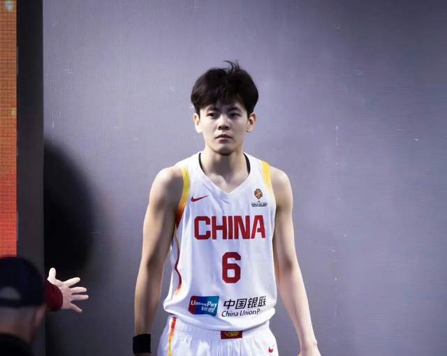 MK体育-中国女篮今夜变阵，半场领先南苏丹10分！罗欣棫9分，张子宇8分