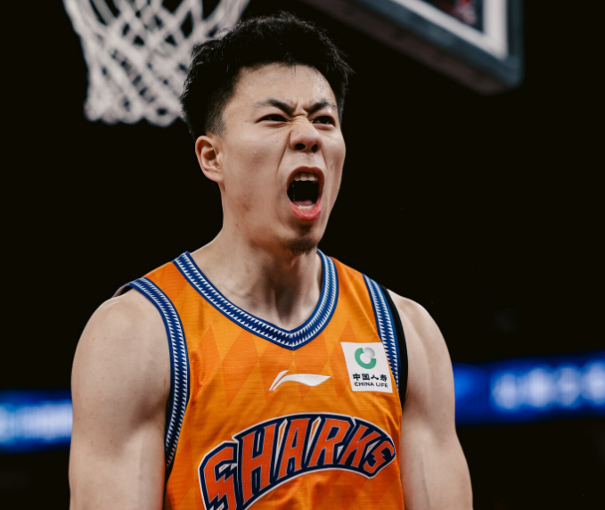 MK体育登录入口-上海险胜1-0山东：怀特塞德23+9 张镇麟14分王哲林遭惊天骑扣